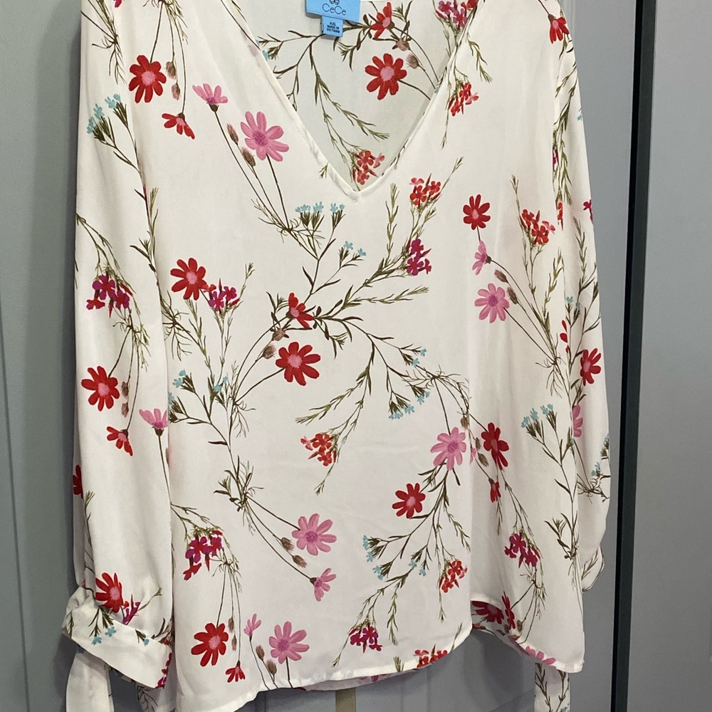 Cece floral print tie sleeve shirt